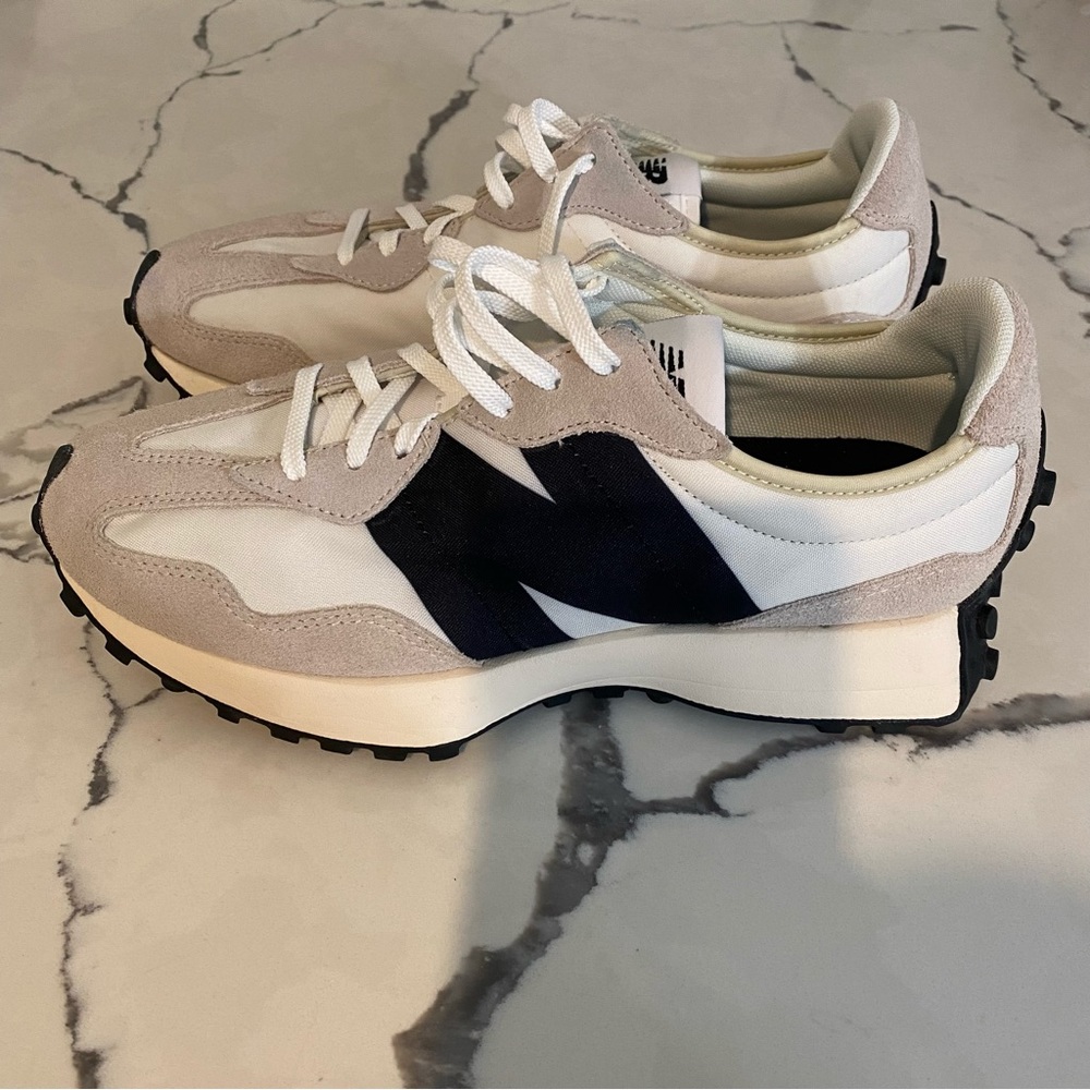 New Blance 327 unisex shoes |Men’s size 8.5 | Women’s size 10 |27CM